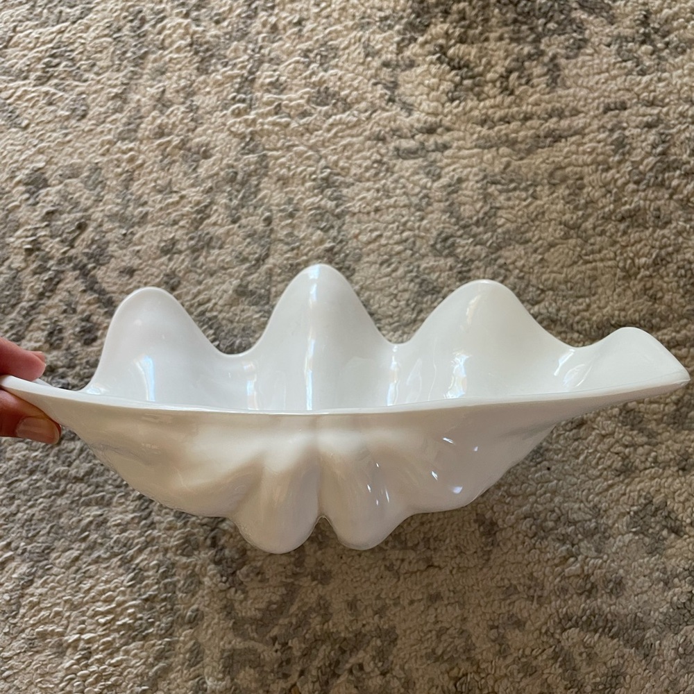 Medium Clam Shell Dish - Picture 2 of 3